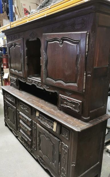 null Important dresser in natural wood with patina, the upper part with two doors,...