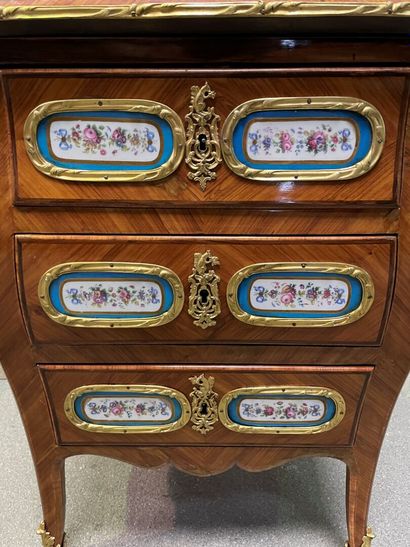 null Small scribe chest of drawers in mahogany and rosewood veneer decorated with...