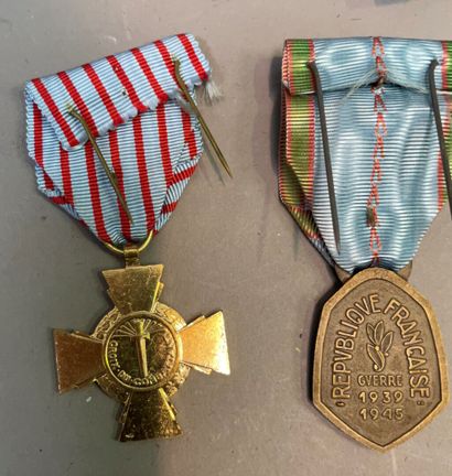 null Lot de médailles militaires et civiles. 

XXème siècle.