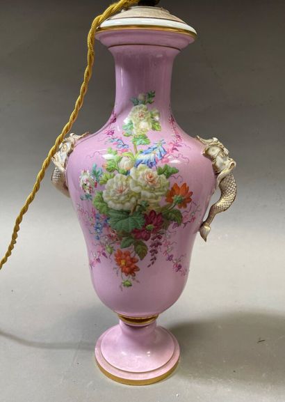 null Two lamp bases in polychrome porcelain decorated with flowers.

H : 36 and 34...