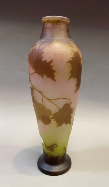 null Baluster vase decorated with chestnut leaves.

In the taste of LEGRAS. 

H :...