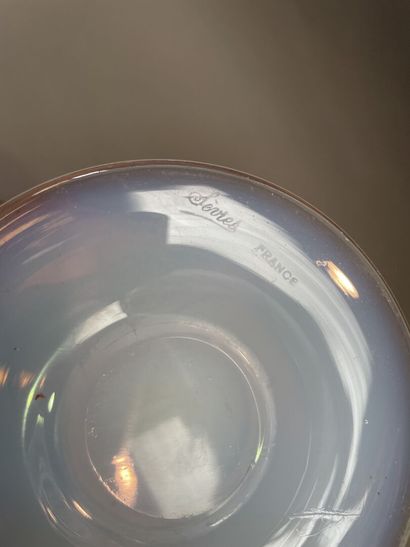 null Sèvres, France

Vase en verre en opaline savonneuse. 

Fin du XIXème - début...