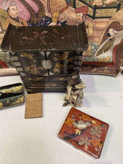 Lot of Far East trinkets : boxes, cases,...