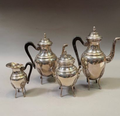 null Service à thé et café en métal argenté quatre pièces.

Style Louis XVI.

(H...