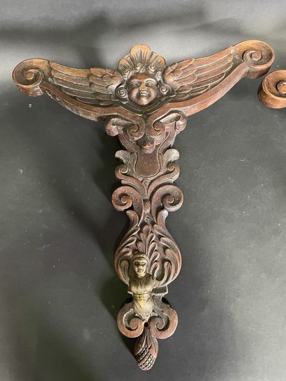 null Set of carved wood sconces:

-Pair of saddles with flower garlands (H: 37 cm)

-Sellette...