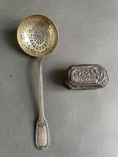 null Silver sprinkling spoon with ribbon net and leaf garland, figured.

Goldsmith's...