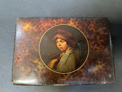 null Painted box with character decoration

Signed and dated 1953

Russian work.

4,5...