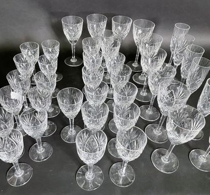 null SAINT-LOUIS

part of service of glasses with foot out of cut crystal including:

6...