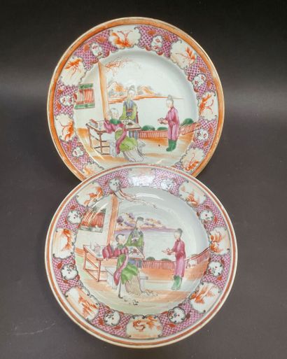 null Two plates in porcalaine of the Company of India decorated with a scene of courtesans....
