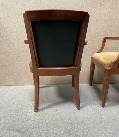 null Pair of armchairs with square back and tapered front legs,

Circa 1930.

One...