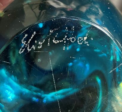 null Bird in bluish glass,

signed under the base Elio Roffer????

H : 13 cm