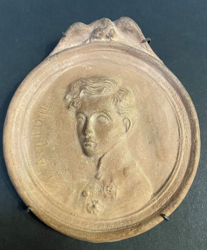 null Terracotta medal representing the Aiglon. 

Overmolding.

12 x 10 cm