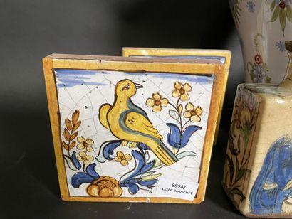 null Lot of various ceramics: vase with flowers, lamp base "sang de boeuf", bottles,...