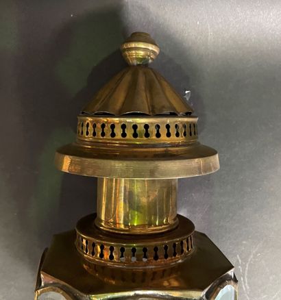 null Pair of lanterns in gilded brass and glass.

H 53 cm