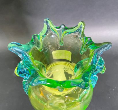 null Vase in ouraline glass with representation of a woman at the gathering in light...