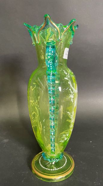 null Vase in ouraline glass with representation of a woman at the gathering in light...