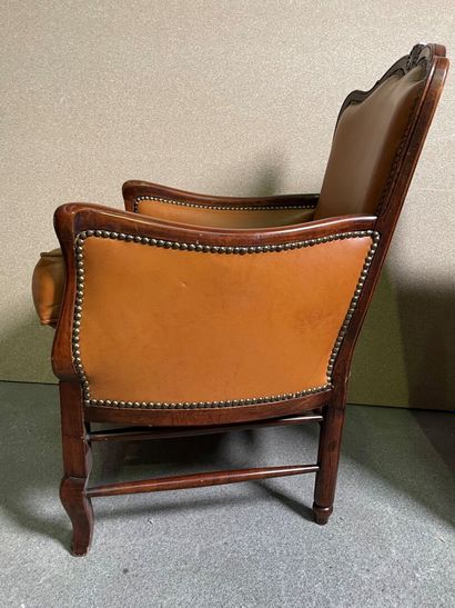 null Pair of armchairs in varnished wood, molded and carved with a shell motif, upholstered...