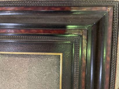 null -Wood and gilded stucco frame

ext : 63 x 55 cm, int : 42 x 32 cm

-Wooden frame...