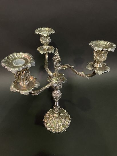 null Candelabra with three lights in silver plated bronze chased with leaves

H :...