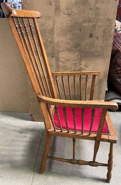 null Chaise de nourrice en bois mouluré, style rustique

113 x 51 x 52 cm