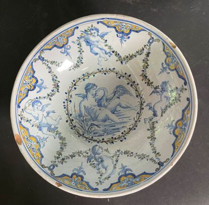 null Ceramic batch: two large dishes, two plates and a bowl

Dish : 48 cm

accidents...