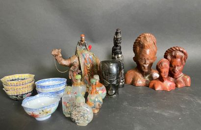 null Lot of various trinkets including African sculptures