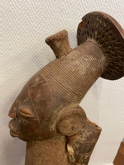null Two terracottas with a patina in the taste of African tribal art. 

H: 56cm;...