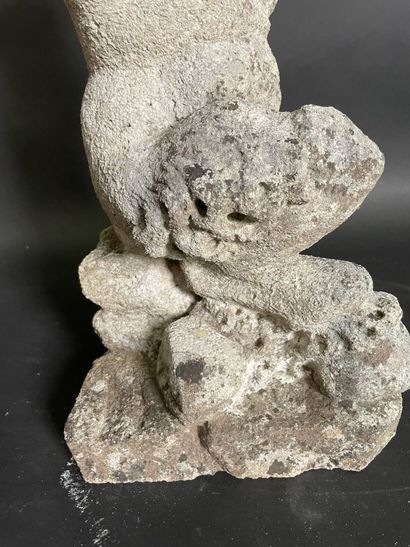 null Faune en pierre reconstituée

H : 52 cm

Usures, mouss, manques