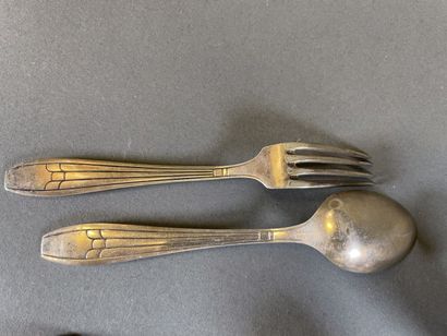 null Lot of silver plated: cutlery chased with foliage and egg cups with sides.

Wear,...