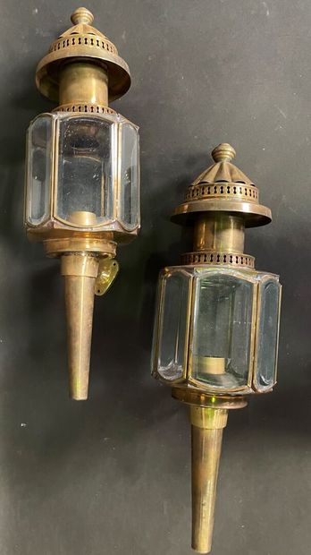 Pair of lanterns in gilded brass and glass.

H...