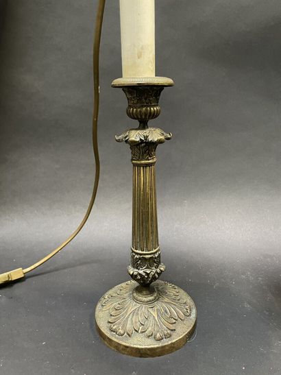 null Two chased and gilded bronze lamp bases

Louis XVI style.

H : 51 and 25 cm