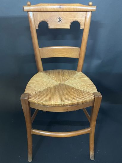 null Lot de meubles :

-Table de chevet en bois fruitier 

75 x 44 x 30 cm

-Prie...