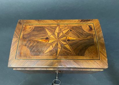 null Small walnut veneer box with a star inlay, side drawer

19th century.

18 x...