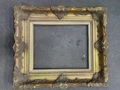 null -Wood and gilded stucco frame

ext : 63 x 55 cm, int : 42 x 32 cm

-Wooden frame...