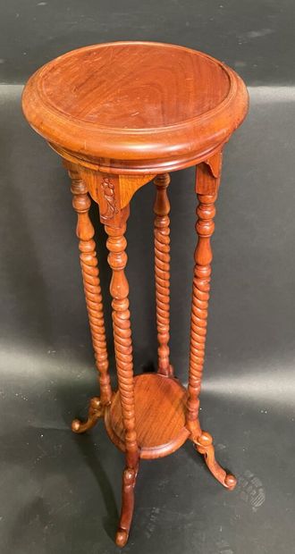null Turned, molded and carved wood saddle with four feet joined by a strut, the...