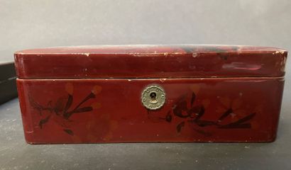 null Two lacquered wood boxes.

In the Japanese taste, early 20th century.

8 x 21...