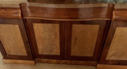 null Mahogany veneered sideboard with four doors.

92 x 183 x 50 cm

Misses