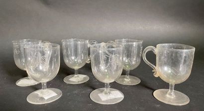 null Six tasses sur pied en verre, chiffrées JC.

H : 8,5 cm