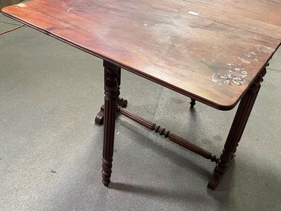 null Mahogany gateleg table, the amounts in bundle of rushes.

Louis-Philippe period.

72...