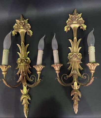null Pair of two-light sconces in gilded wood, the shaft surmounted by a cornucopia...