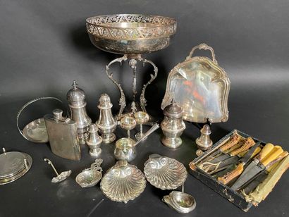 Lot of silver plated metal: large bowl, crumb...