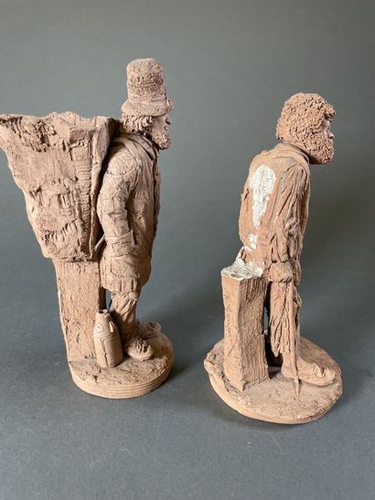 null School of the end of the XIXth century 

Hotteurs, 

two small groups in terracotta,...