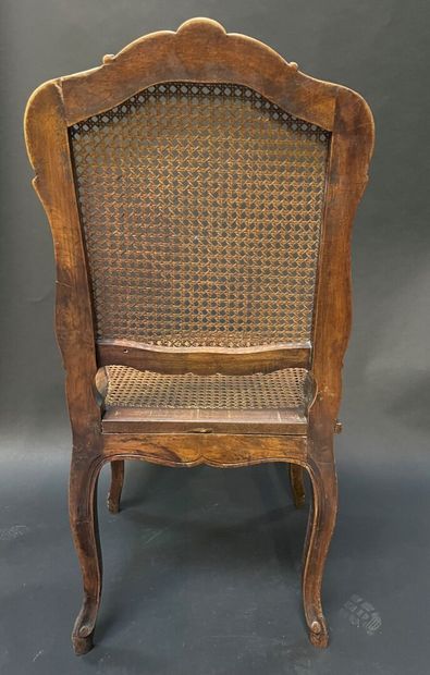 null Eight caned chairs in natural wood with leafy sides.

Louis XV style.

(2 of...