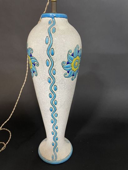 null BOCH LA LOUVIERE

Baluster lamp base in cracked earthenware decorated with flowers

Stamp...
