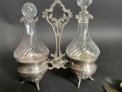 null Lot in silver and silver plated including :

4 liqueur goblets of the house...