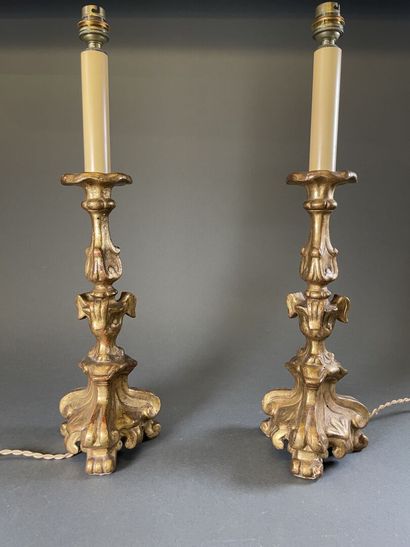 null Pair of gilded wood torches of baluster form.

Italian work of the 19th century.

Total...