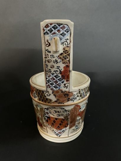 null Small bucket in Satzuma earthenware.

Japan XXth century. 

H : 19,5 cm