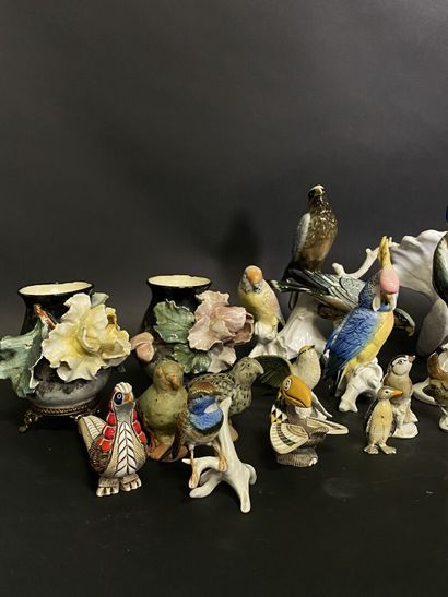 null Collections of ceramic birds and various