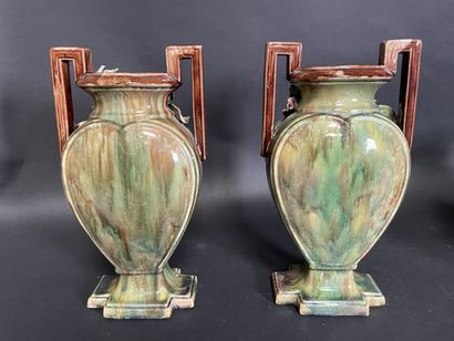 null Set of barbotines including :

a cache-pot (25 x 33 cm)

a pair of vases (H:...
