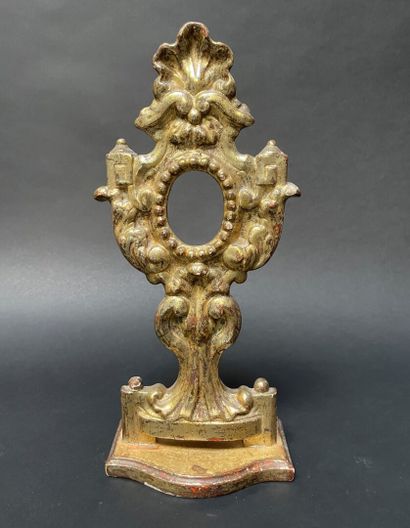 null Monstrance in gilded wood.

Italian work of the 18th century.

45 x 20 x 17...